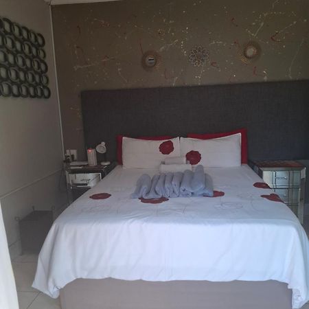Vicky B Bed And Breakfast Mogwase Exteriör bild